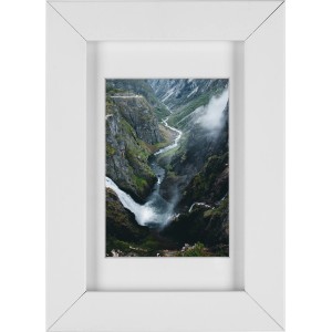 Weißer MDF-Bilderrahmen, 10x15 cm, mit breiter Leiste. Modernes Design für Fotos und Bilder.