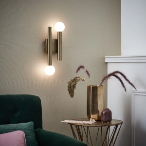 Wandleuchte Lucky, 2-flammig, Messing Antik, mit zwei Leuchtkugeln. Retro Design.