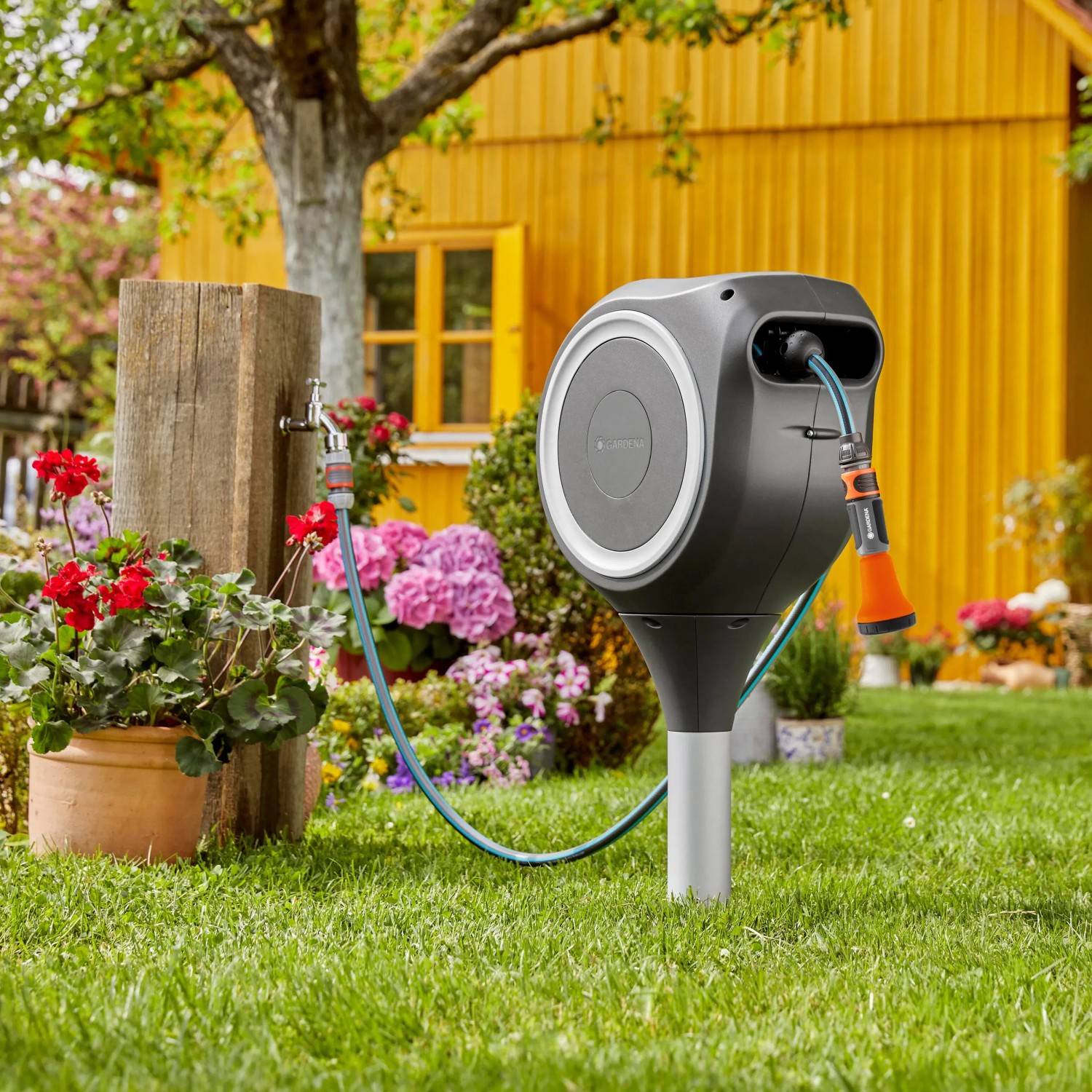 Gardena Garten-Schlauchbox RollUp M mit 20 m Gartenschlauch kaufen bei OBI
