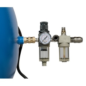 Detailaufnahme: Güde Kompressor Pro 805/10/100 mit Druckminderer und Wasserabscheider.