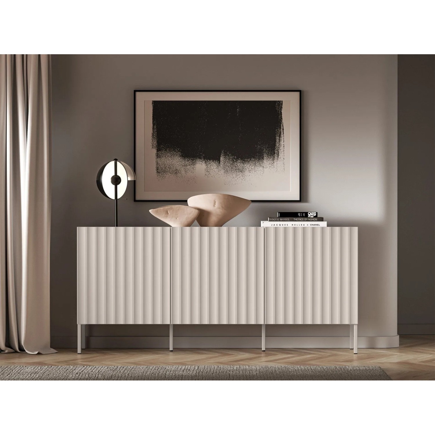 Modernes Selsey Sideboard Derriva 170 cm in Kaschmir mit drei gerillten Türen und schlanken Metallbeinen im Wohnzimmer.