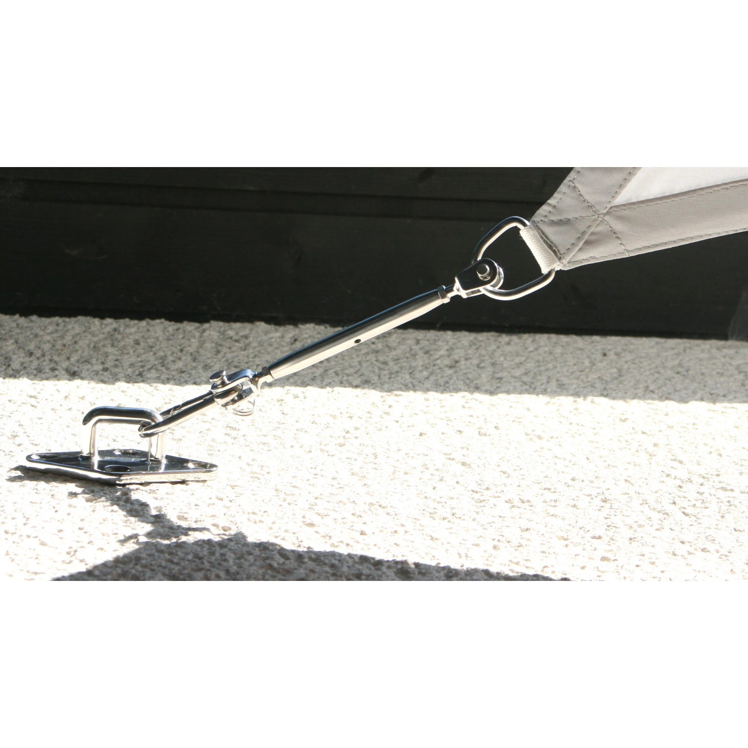 Floracord Spannschloss M6 aus Edelstahl A4 zur Befestigung eines Sonnensegels.