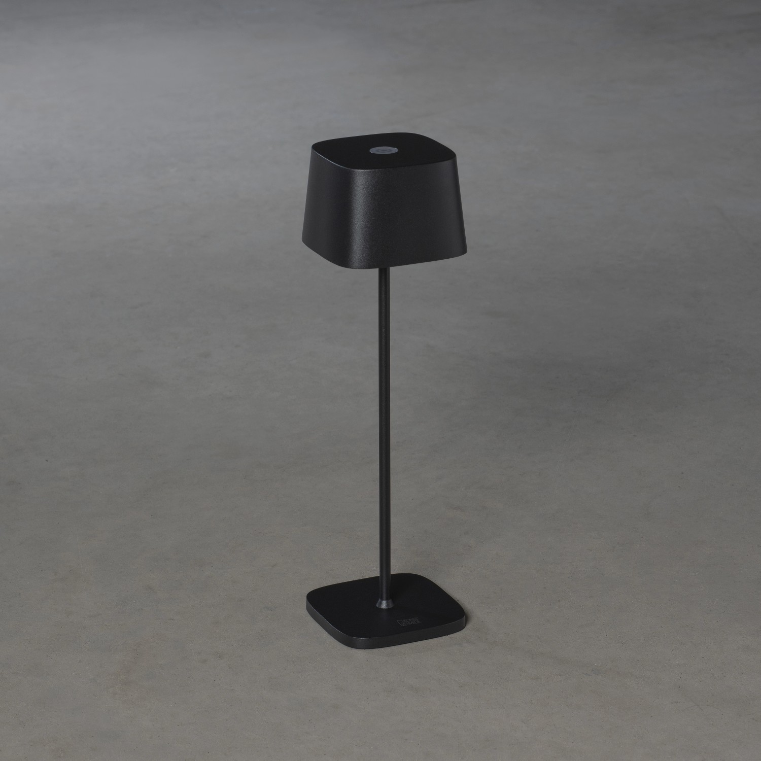 Schwarze Konstsmide LED-Tischleuchte Capri, 36 cm, für Innen und Außen. Dekoleuchte mit Akku.