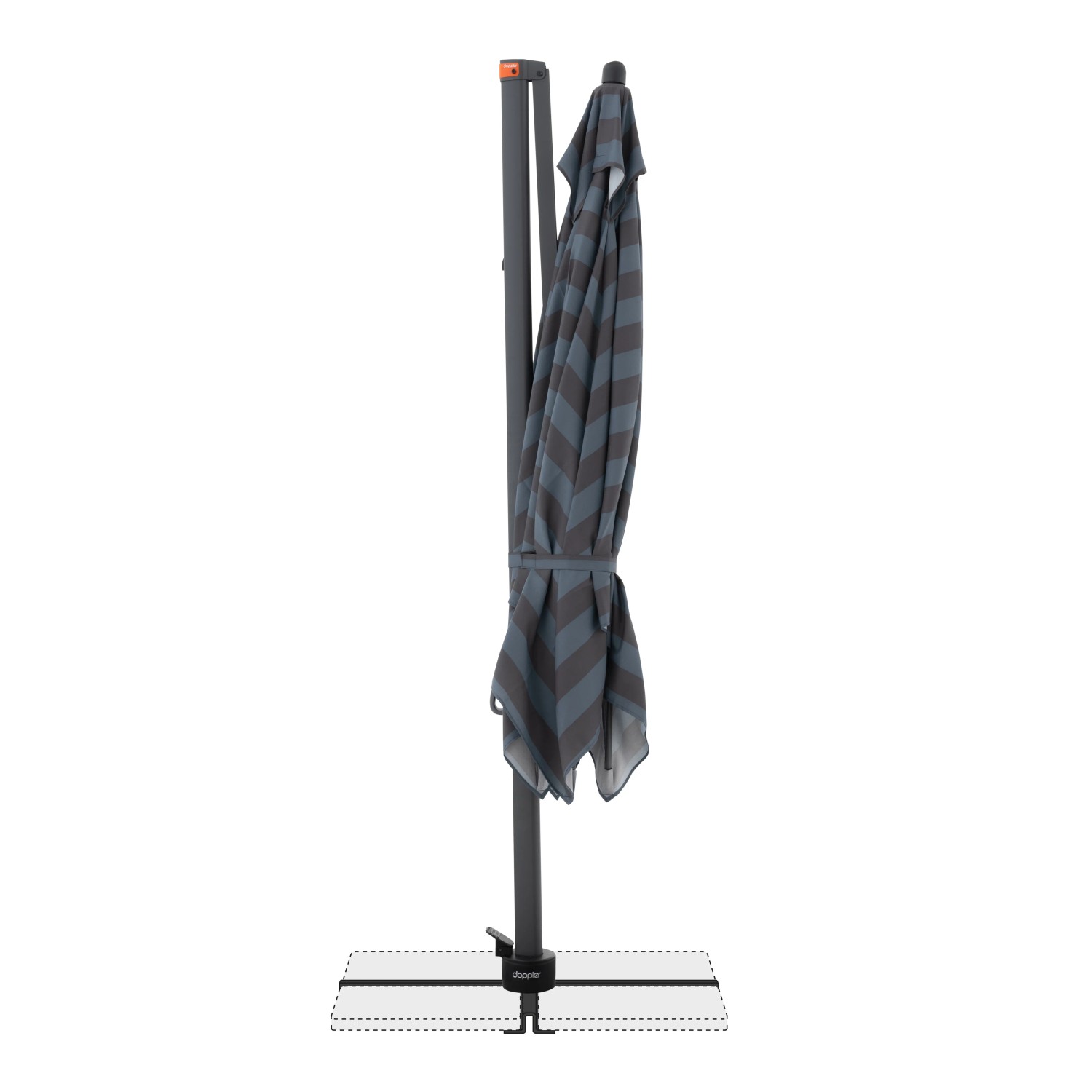 Zusammengebundener, blau-grauer Doppler Ampelschirm MyZone 280x280 cm mit Kurbelmechanik.