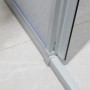 Detailansicht: Sanotechnik Eckdusche mit weißem Rahmen und Acrylglas.