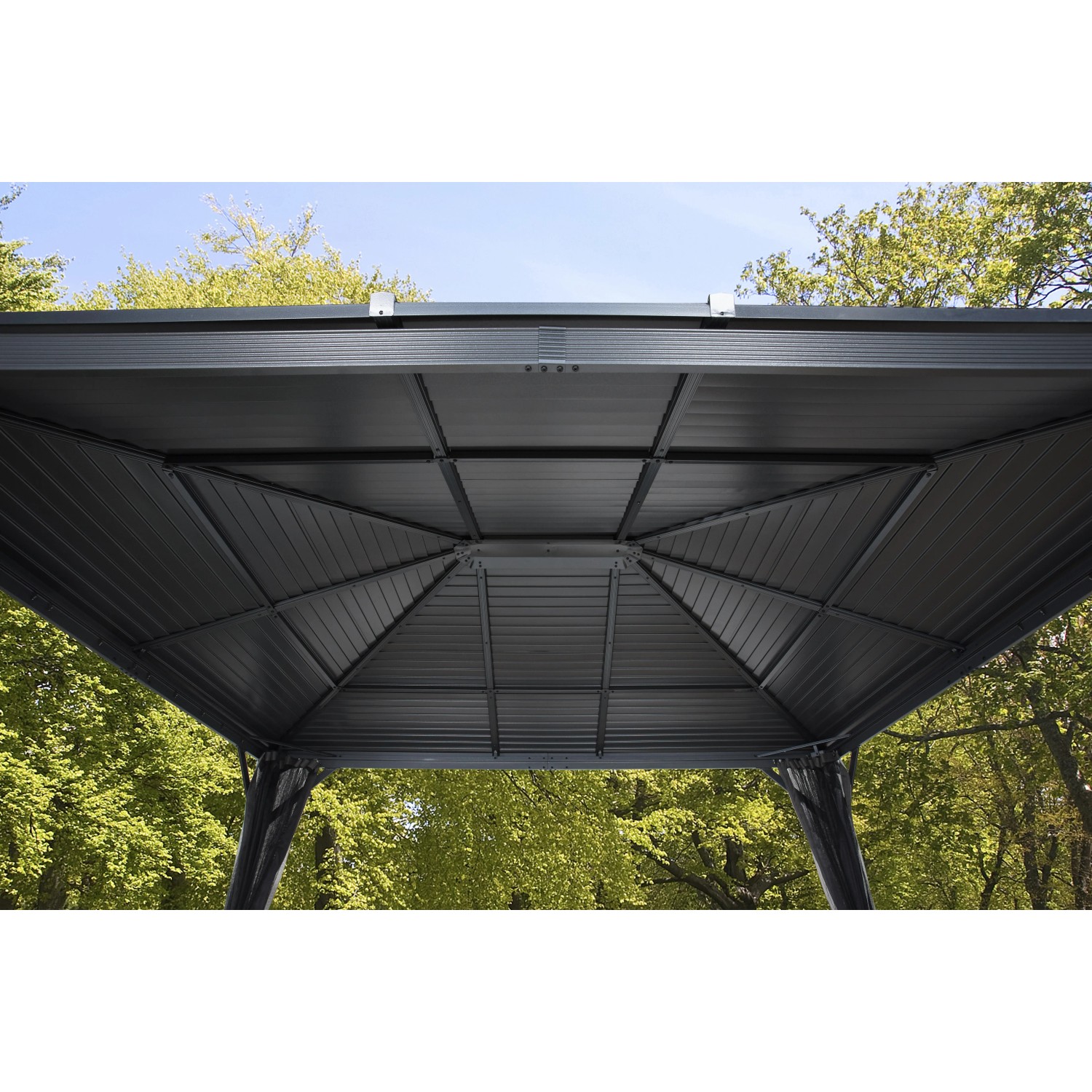 Innenansicht des anthrazitfarbenen Sojag Pavillon Ventura mit Stahldach und Aluminiumgestell.