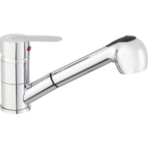 Verchromte OBI Küchenarmatur Alva mit Geschirrbrause für flexible Nutzung beim Spülen.