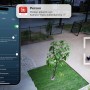Bosch Smart Home Eyes II Außenkamera in Silber mit Personenerkennung im Garten.