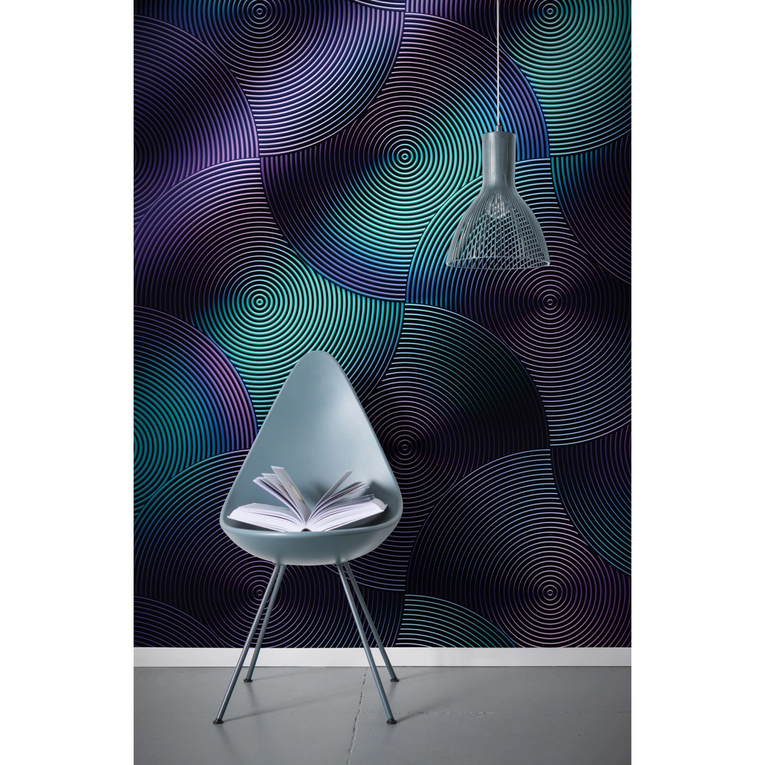 Komar Vlies Fototapete Mystic, 200x250 cm, mit Kreismuster in Blau, Grün und Lila.