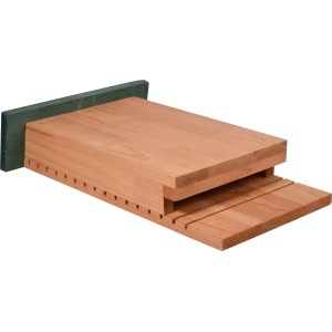 Dobar Fledermauskasten aus Holz mit grünem Dach und Anflugbrett.