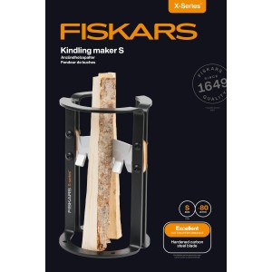 Fiskars Anzündholzspalter X-Series Gr. S, schwarz-orange, mit Holzscheit zum Spalten.