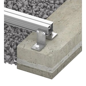 Bodenanker XL zur Aufständerung einer Terrassendiele auf einem Betonfundament.
