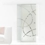 Levidor Glasschiebetür 90x205cm mit teilsatiniertem, geometrischem Muster und Griffmuschel in hellem Raum.