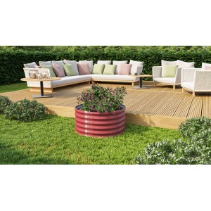 Rotes, rundes Vitavia Hochbeet 401 Vita aus Metall mit Bepflanzung im Garten.