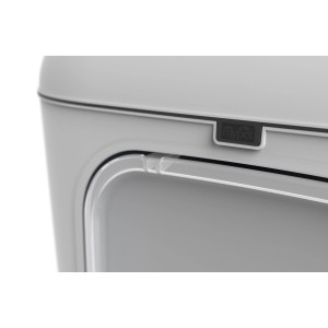 Detailansicht: Weiße Rotho Katzentoilette Biala XL mit Klappe und "mypet" Logo.