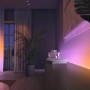 Philips Hue Lightstrip Gradient Ambiente, 1m Erweiterung im Wohnzimmer mit Farbverlauf.
