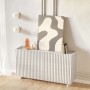 Matte weiße Selsey Fiorra Kommode mit sechs geriffelten Schubladen und ovalen Füßen, modernes Design.