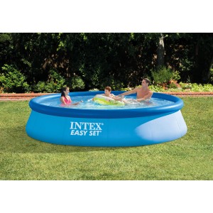 Blauer Intex Easy Set Pool (Ø 396 cm) mit Familie im Garten. Quick-Up Pool mit Filteranlage.