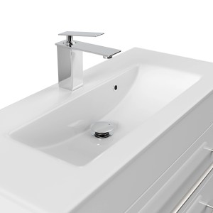 Detailaufnahme: Posseik Badmöbel Portus 800 SlimLine, weiß hochglanz, mit Waschbecken und Armatur.