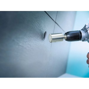 LUX Lochsäge Professional (Ø 83 mm) im Einsatz an Fliesenwand.