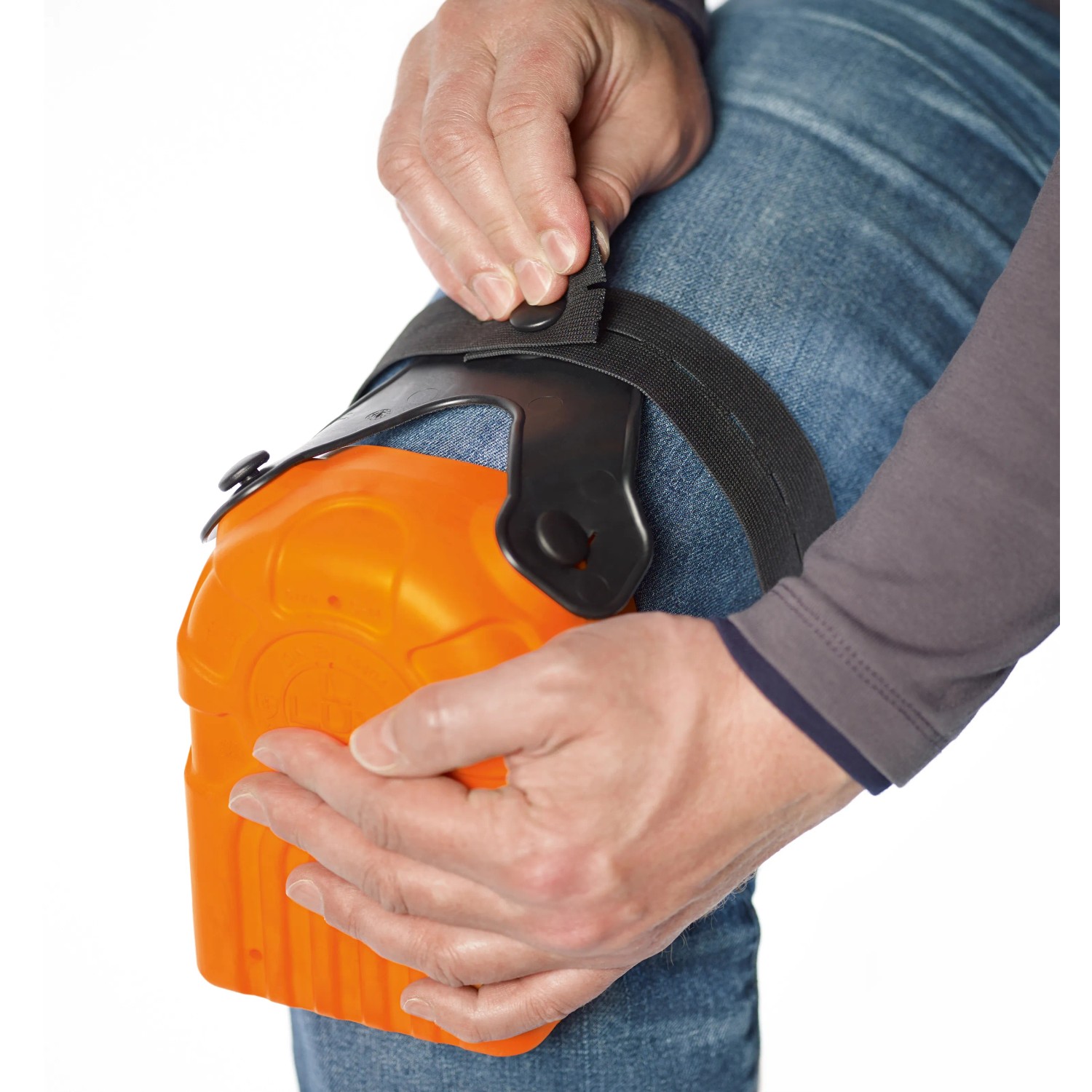 Orange LUX Knieschoner Comfort am Knie mit verstellbarem Band.