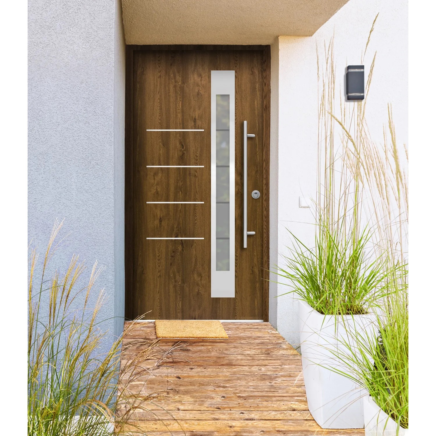 Moderne Splendoor Sicherheits-Haustür Berlin Prime RC2 in Nussbaum mit Glaseinsatz und Edelstahlgriff.