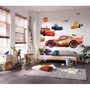 Kinderzimmer mit Komar Fototapete Vlies Cars XXL mit Lightning McQueen und Freunden.