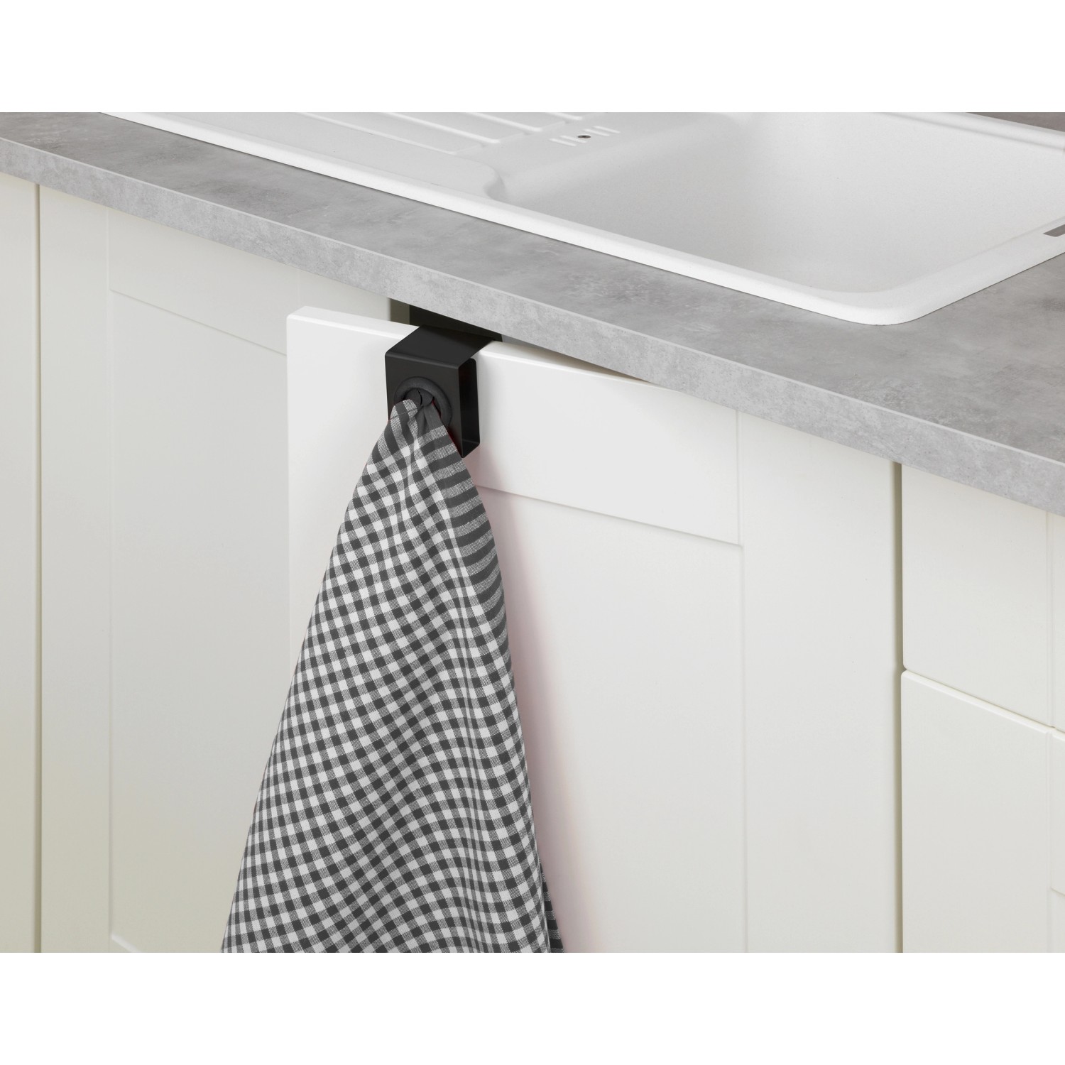 Wenko Haken Push, Edelstahl schwarz matt, mit Geschirrtuch an Küchentür.