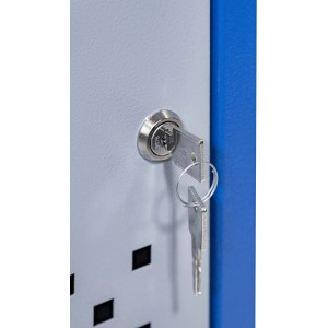 Detailaufnahme: Güde Z-Schrank Werkzeugschrank mit Schlüssel im Schloss.