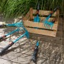Gardena Combisystem: Drahthandfeger und weitere Gartengeräte im Set, ideal für Beetpflege und Bodenbearbeitung.