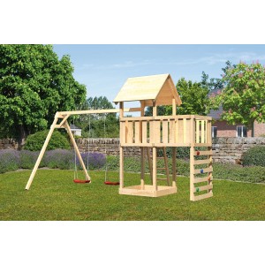 Karibu Spielturm Lotti mit Doppelschaukel, Kletterwand und Anbauplattform im Garten.