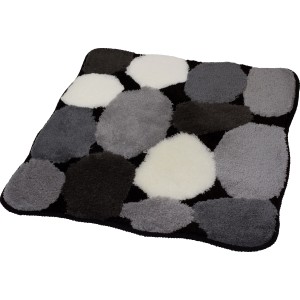 Kleine Wolke Badteppich Stone Schwarz, 55x65 cm, mit Steinmuster in Grau- und Weißtönen.