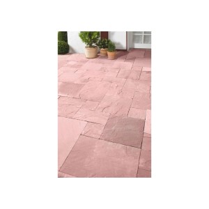 Verlegte Sandsteinplatten Modak im Römischen Verband mit vier Formaten und mediterranem Flair.