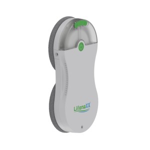 Weißer Lifenaxx Fenster Roboter Slim LX-083 mit grauen Reinigungspads und grünem Power-Knopf für automatische Glasreinigung.