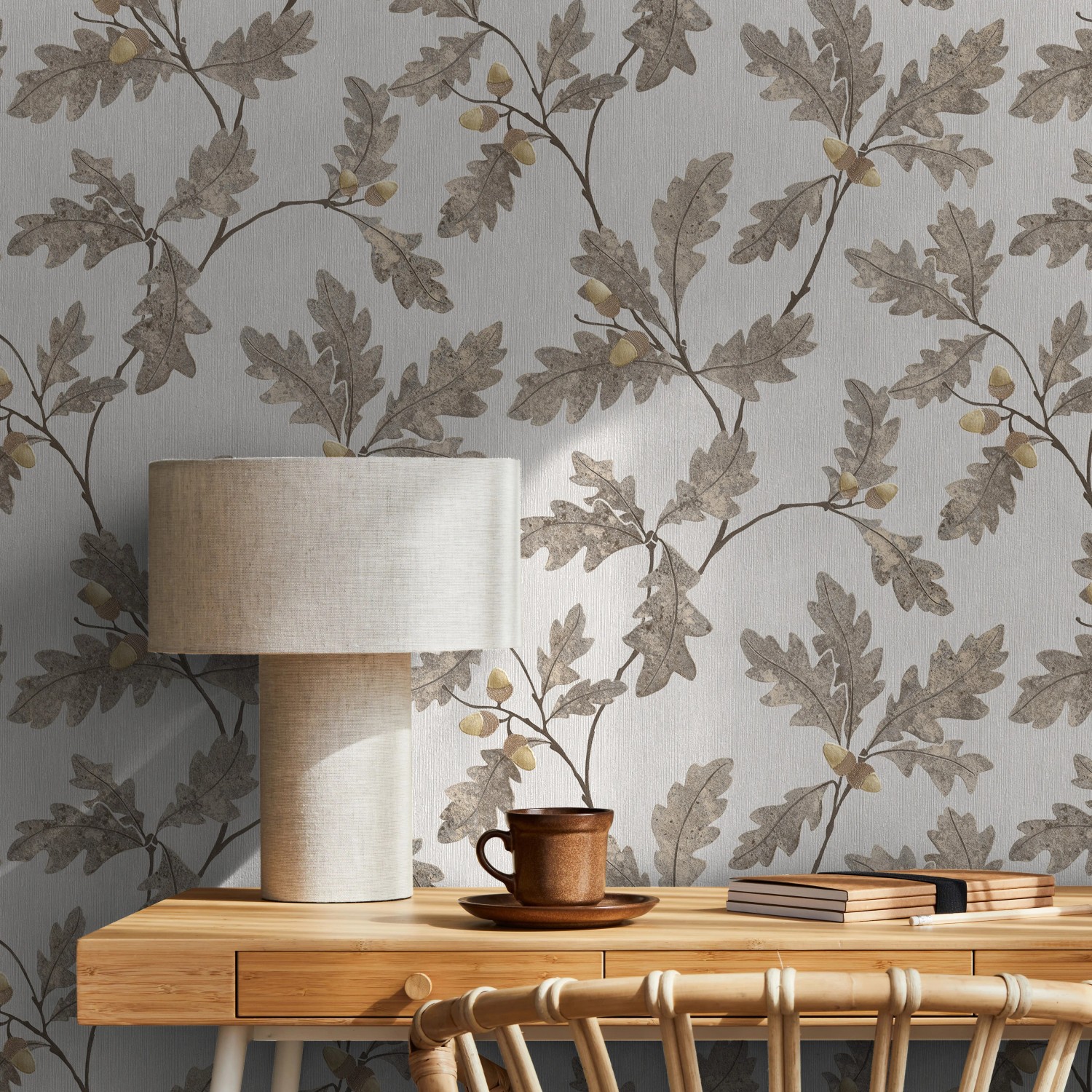 Moderne Vliestapete Nussbaum Floral Braun von Marburg, florales Muster.