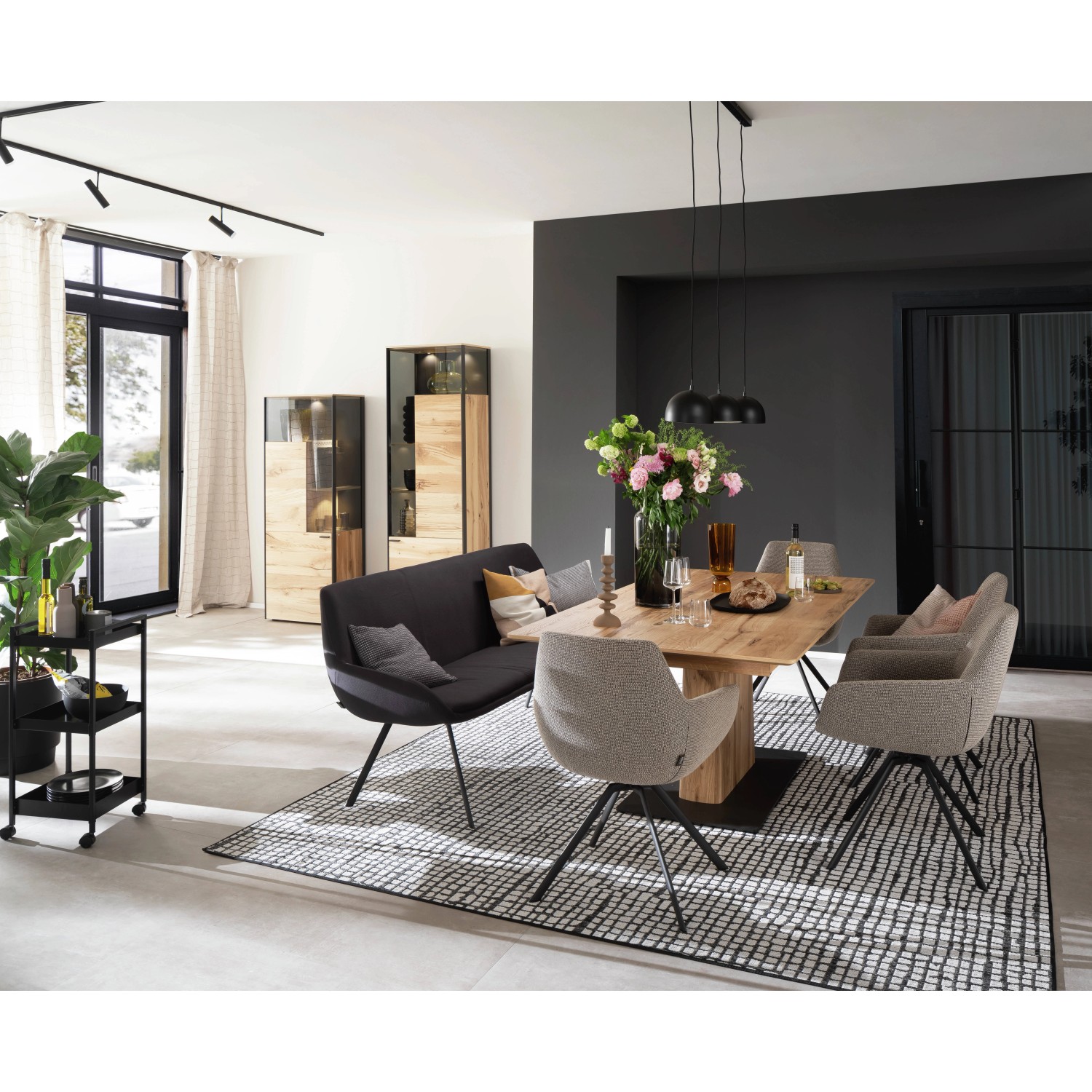 Schwarze Schöner Wohnen Vorhangschiene Emilia, 1-läufig, 230 cm, matt, an Decke montiert.