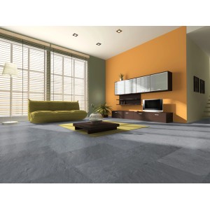 Verlegtes Classen Ceramin Neo Vario Cosmo Großformat, Bodenfliese in dunkler Schieferoptik im Wohnraum.