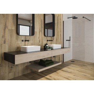 Beige Cersanit Bodenfliese Northwood in Holzoptik im modernen Badezimmer.