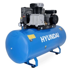 Blauer HYUNDAI Riemenkompressor BAC3200E mit 200 l Tank für Werkstatt und Garage.