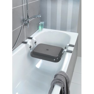 Anthrazitfarbener Wenko Badewannensitz Secura Premium aus Polypropylen in einer Badewanne.