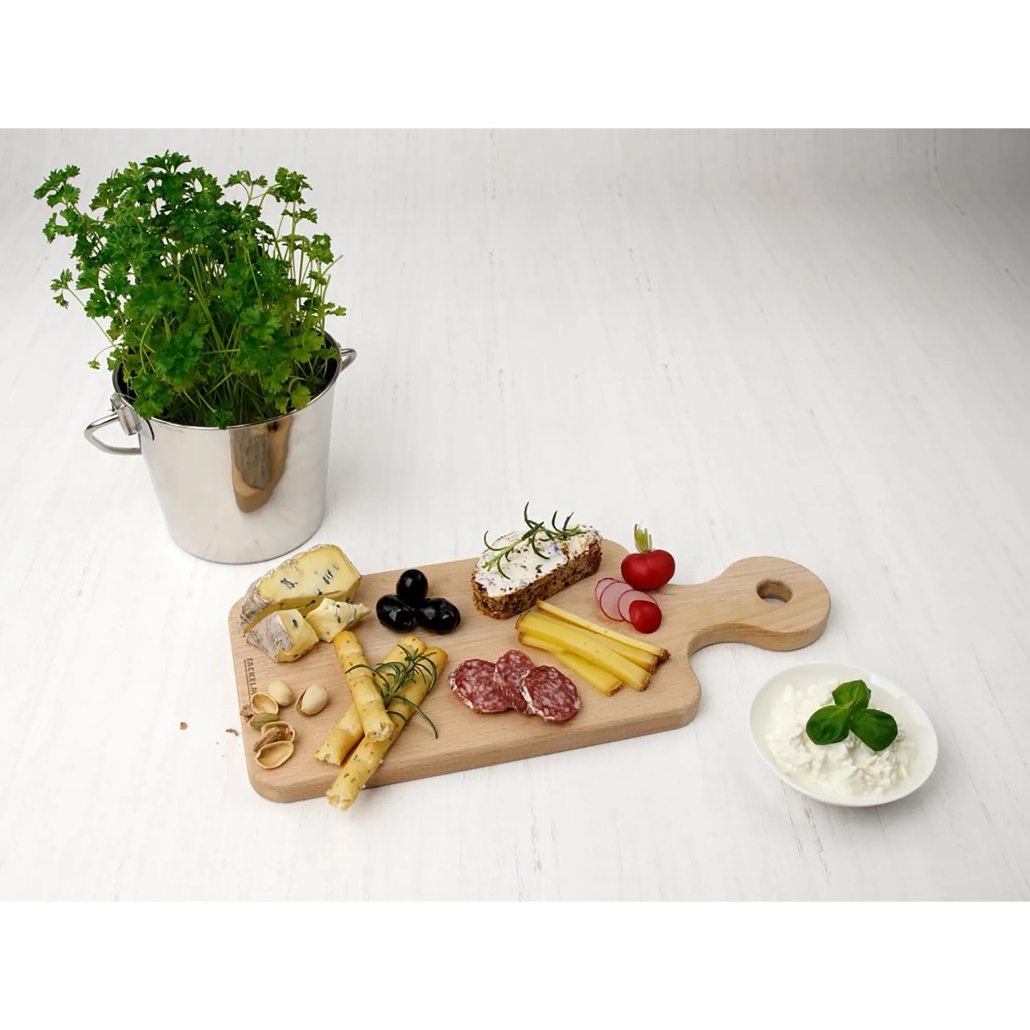 Fackelmann Holzbrett Fair, 15x35 cm, mit Griff, als Küchenhelfer für Speisenpräsentation.