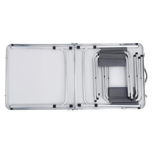 Zusammengeklapptes Camping-Set: Klapptisch mit 4 Hockern in Silber und Anthrazit.