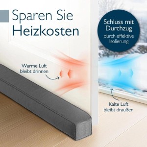 Anthrazitfarbener Beautissu Zugluftstopper Marin OM (130cm) vor Tür, schützt vor Kälte.