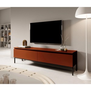 Modernes TV-Lowboard Bemmi in Ziegelrot, 175 cm breit, mit schwarzen Metallbeinen und zwei Fächern.