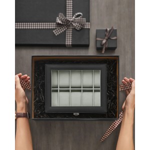 Schwarze Songmics Uhrenbox Bridie mit 10 Fächern und Glasdeckel.