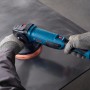 Bosch Professional GPO 11-180 S Polierer in Aktion, Autopflege für glänzende Ergebnisse.