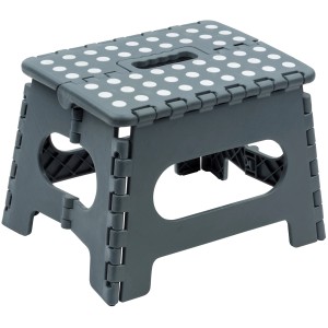 Wenko Klapptritt, grau, mit rutschfester Oberfläche und gummierten Füßen für sicheren Stand.
