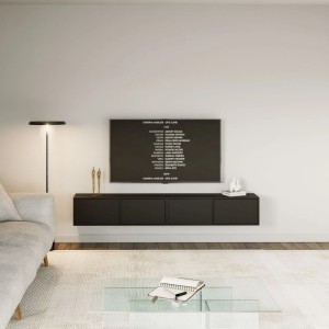 Schwarzes, wandmontiertes Selsey TV-Hängeboard Framme mit 4 grifflosen Klappen unter einem Fernseher in modernem Wohnzimmer.