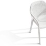 Weißer Lechuza Essstuhl mit Flechtstruktur, ideal für den Garten.