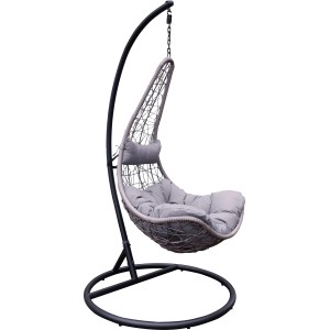 Hängesessel aus Rattan in Schwarz und Ecru mit Stahlgestell und bequemen Auflagen.